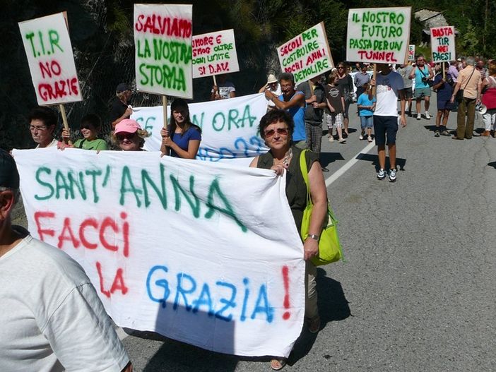 Alcune immagini del corteo di ieri ad Aisone