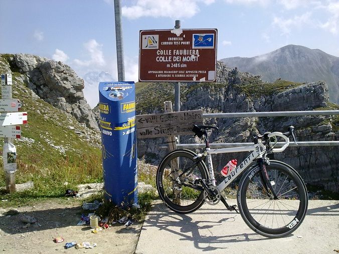 Rifiuti al Fauniera: il cilindro del Crono test sta diventando un contenitore di spazzatura