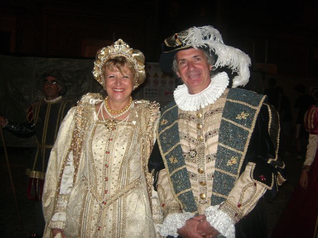 Il Monarca e la Monarchessa durante la serata di ieri in via Roma