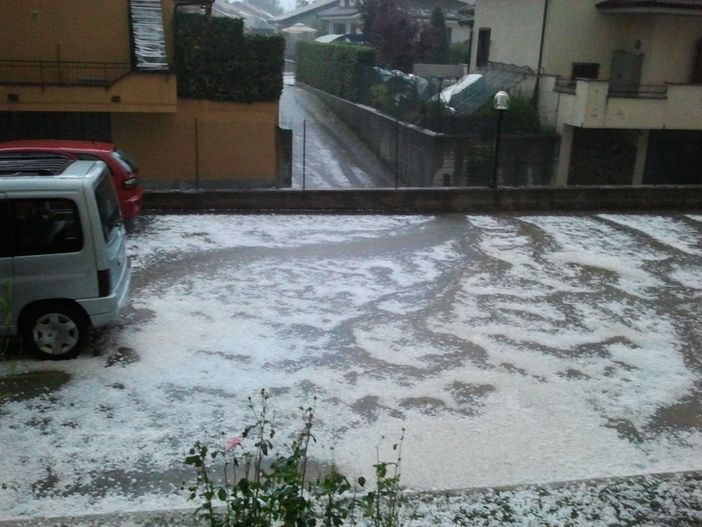 La violenta grandinata a San Rocco di Bernezzo