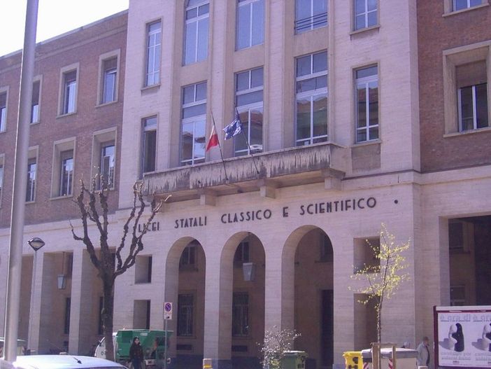 Nota sul registro e 6 in condotta: punito anche lo studente dello scientifico di Cuneo vittima degli "scherzi" dei compagni