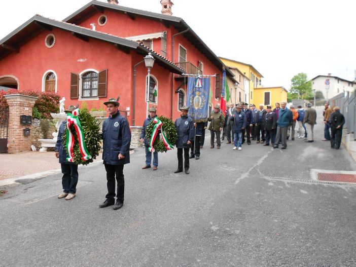 Villanova commemora i caduti per la Liberazione con un corteo fino ai due monumenti del centro