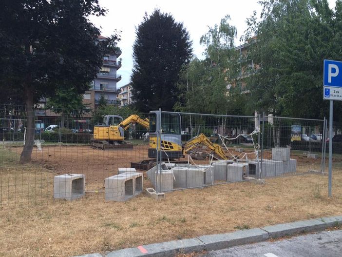 Iniziati i lavori per il nuovo parco giochi di fronte alla chiesa del Cuore Immacolato a Cuneo Iniziati i lavori per il nuovo parco giochi di fronte alla chiesa del Cuore Immacolato a Cuneo