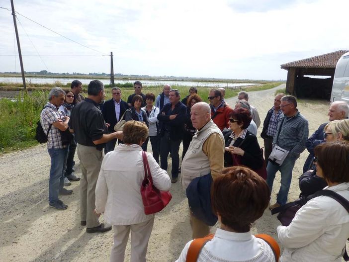 Il pullman numero 4 ringrazia la Banca di Caraglio perla bella gita