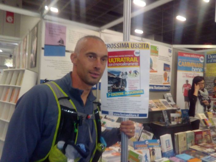 Dalle sorgenti del Po al Salone del libro di Torino di corsa, in 16 ore e 9 minuti: impresa del revellese Davide Bertinetto