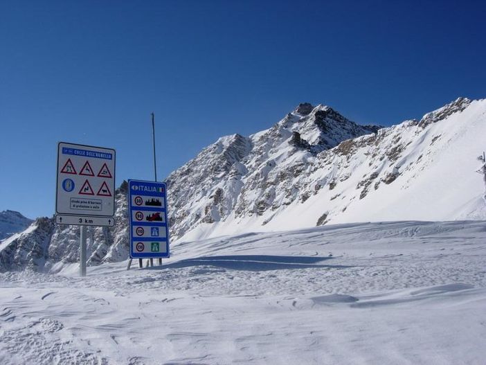 Il Colle dell'Agnello coperto di neve Il Colle dell'Agnello coperto di neve