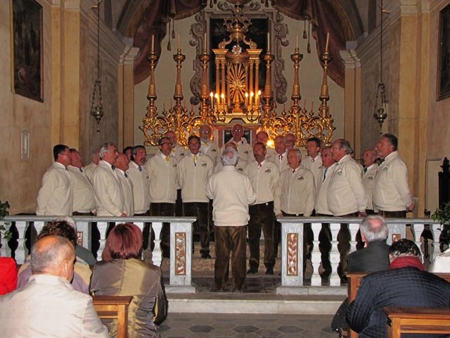 La corale “La Baita” (foto di Ermanno Quaglia) La corale “La Baita” (foto di Ermanno Quaglia)