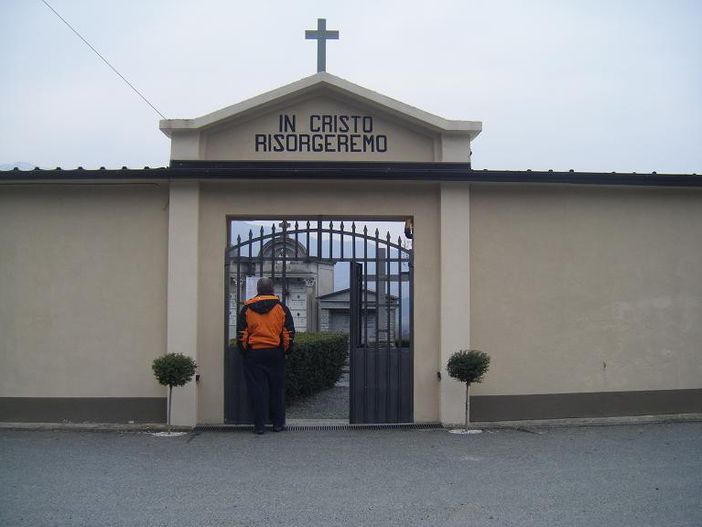 Il cimitero di Gambasca (© targatocn.it)