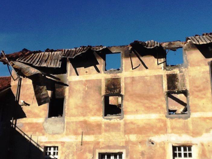 Immagine di una parte del Castello di Margarita dopo incendio