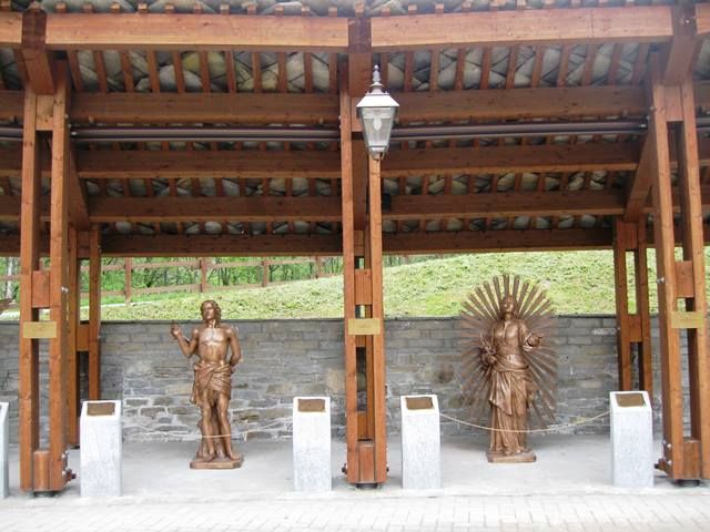 Il “paradiso” del museo plen air di Casteldelfino si arricchisce di tre nuovi… Santi