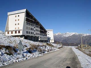 Brutta abitudine quella di pensare solo al risparmio nel rifare il manto stradale