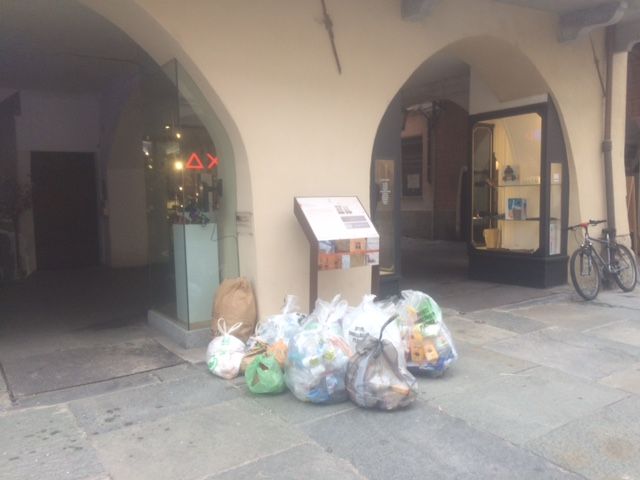 Le immagini scattate stamattina alle 10 in via Roma