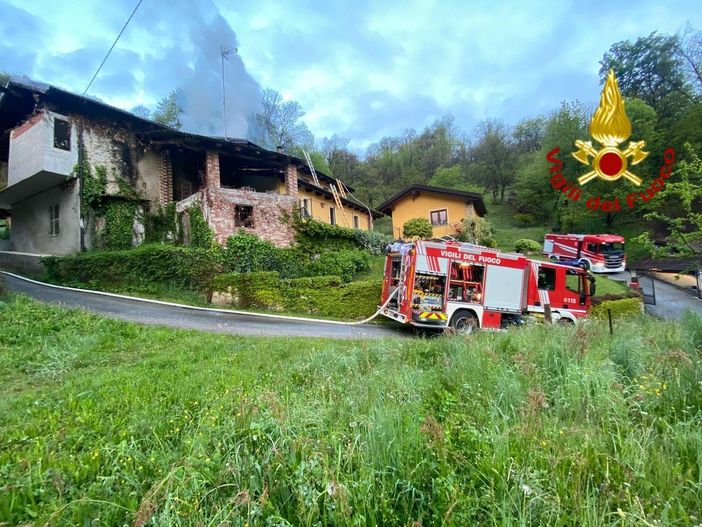 Incendio ad una caldaia di un'abitazione a Bernezzo: Vigili del fuoco in azione