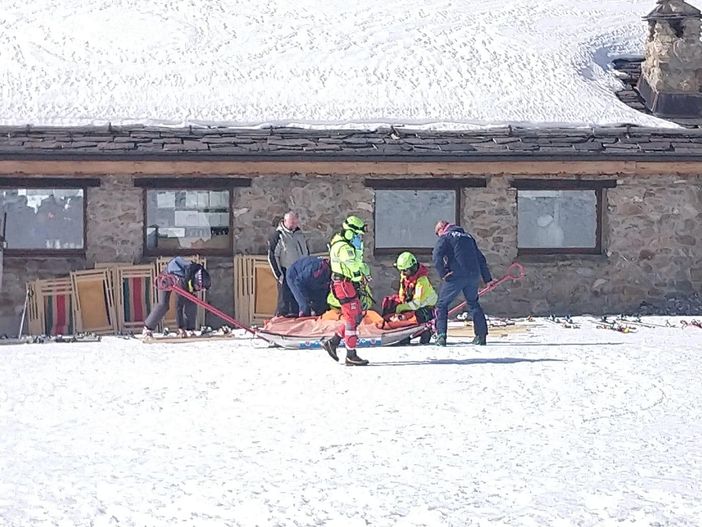 Limone Piemonte, sciatore francese si sente male sulle piste