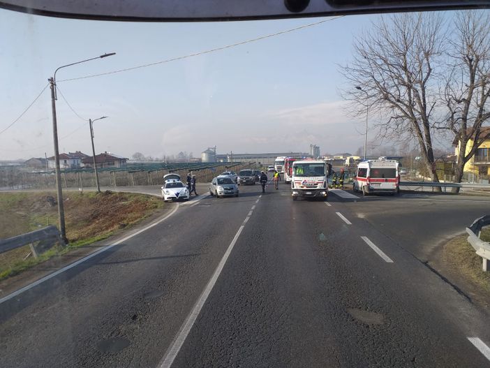 Scontro tra auto e furgone a Savigliano all'incrocio con Strada Sanità