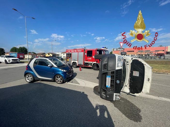 Incidente a Savigliano: due auto coinvolte, nessun ferito in gravi condizioni