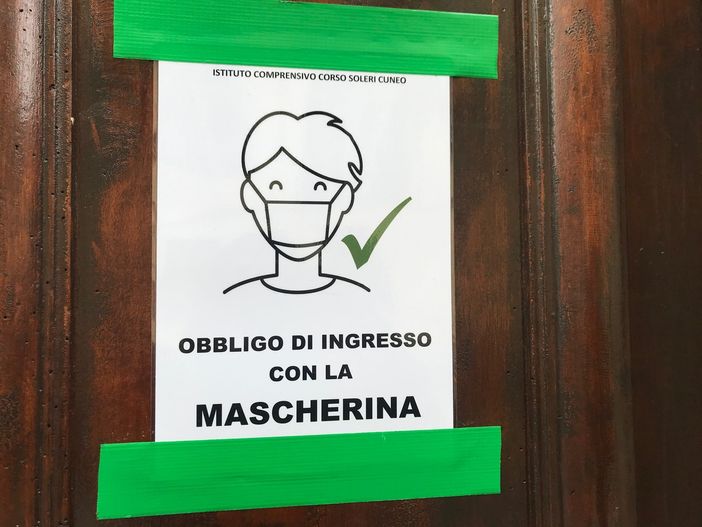 Scuole in Piemonte, 14 giorni di quarantena per i positivi senza tampone finale. Test rapidi in arrivo la prossima settimana e riduzione a 10 giorni Scuole in Piemonte, 14 giorni di quarantena per i positivi senza tampone finale. Test rapidi in arrivo la prossima settimana e riduzione a 10 giorni