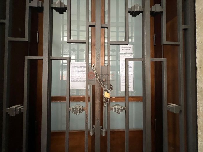 "Necessarie verifiche sull'idoneità dei locali": multa al preside e chiusura del liceo di corso Giolitti