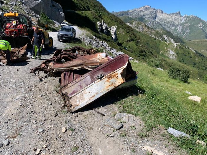 Limone Piemonte, rimossa la macchina di Beppe Grillo: &quot;Era diventata un trofeo da fotografare, bisogna avere rispetto e pietà per i coinvolti&quot;