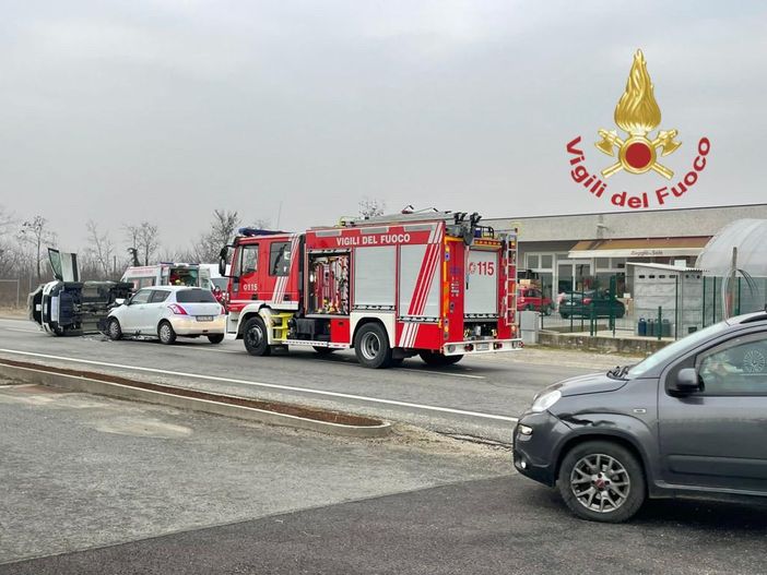 Macchina si ribalta a Busca: ferito il conducente, elitrasportato all'ospedale di Cuneo