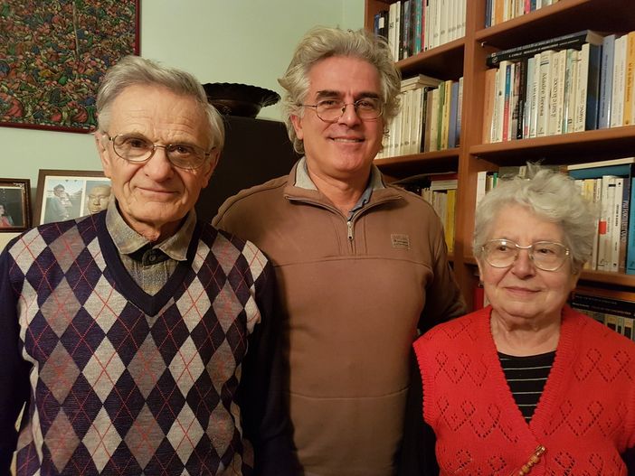 Padre Massimo Miraglio in mezzo ai genitori Silvia e Carlo Padre Massimo Miraglio in mezzo ai genitori Silvia e Carlo