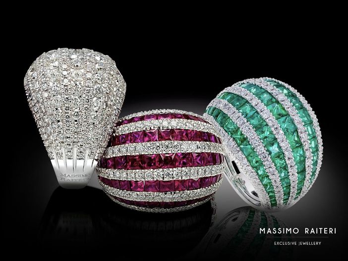 Saluzzo: all'Albero delle Gioie si festeggia il Natale con la collezione di "Massimo Raiteri" Saluzzo: all'Albero delle Gioie si festeggia il Natale con la collezione di "Massimo Raiteri"