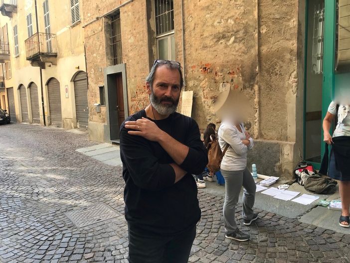 Una lettera ai suoi studenti per spiegare perché è contro il green pass: la protesta pacifica del prof dei Geometri di Cuneo [VIDEO]