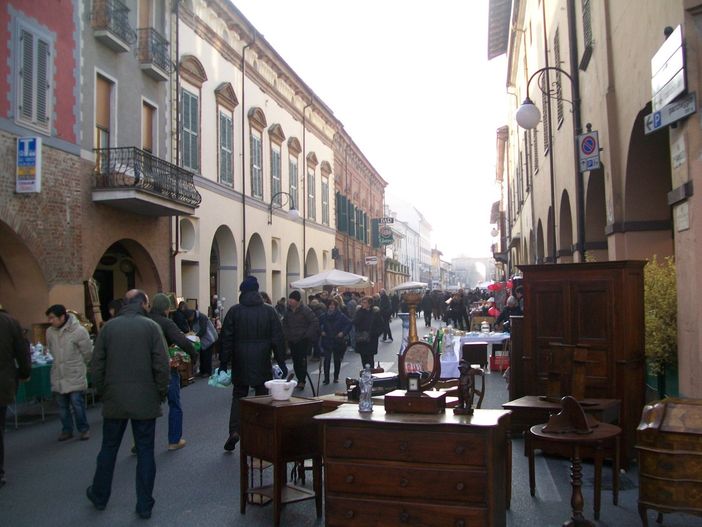 A Cherasco torna il fascino dell'antico, tra giocattoli, modellismo e libri