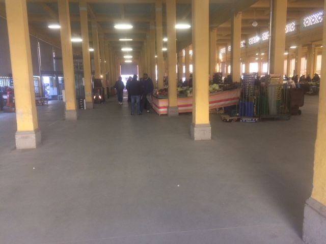 Immagine di repertorio dell'area mercatale di piazza Seminario a Cuneo