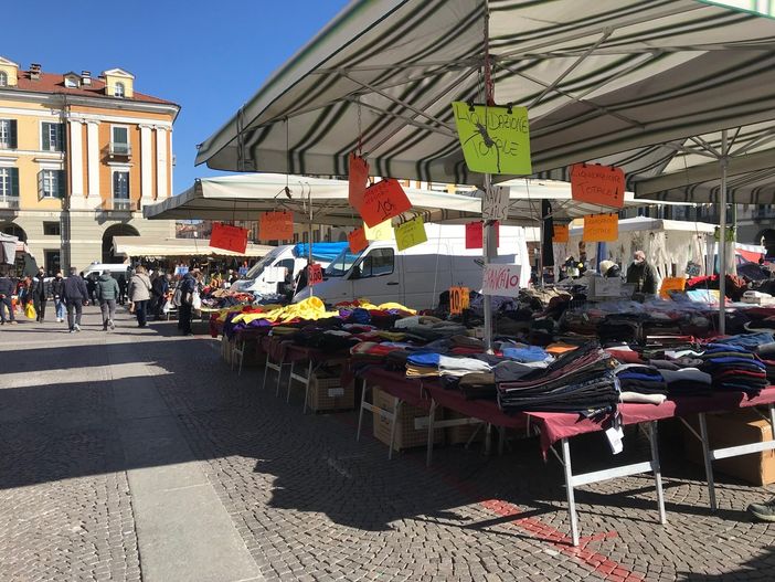 Cuneo, la Straconi sfratta il mercato: banchetti in via Roma