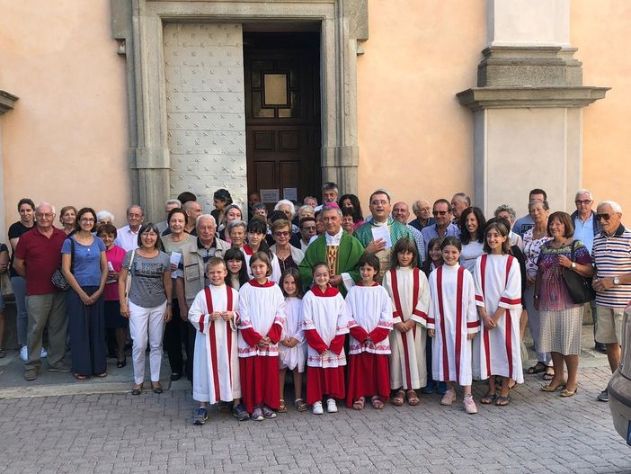 Viola, che sorpresa: il vescovo di Mondovì celebra la Messa domenicale