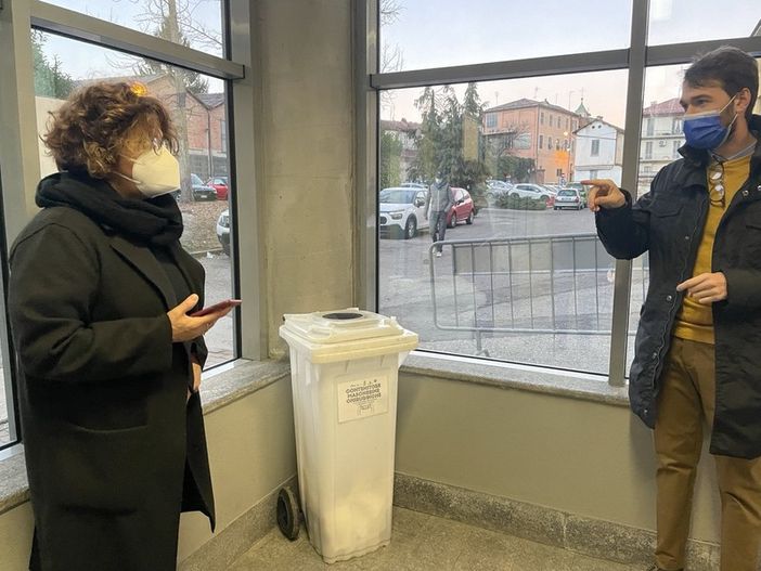 Mondovì e i giovani che riciclano le mascherine, Robaldo: "Ragazzi che trasformano parole in azioni concrete"