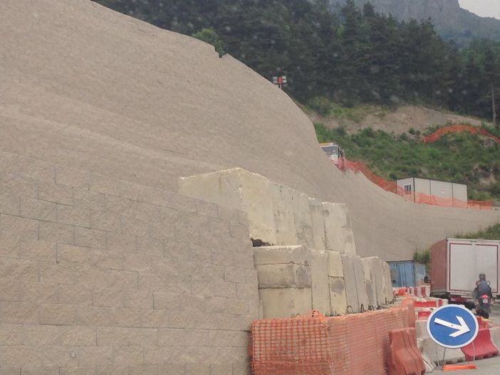 Chiusa per tre giorni la galleria del Tenda: sul lato francese si lavora per la messa in sicurezza della strada della Val Roya