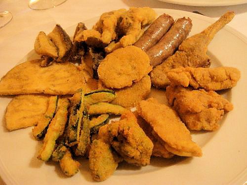 Ecco la prima mappatura dei ristoranti dove si mangia il 'miglior fritto misto alla piemontese', partecipa anche tu! Ecco la prima mappatura dei ristoranti dove si mangia il 'miglior fritto misto alla piemontese', partecipa anche tu!