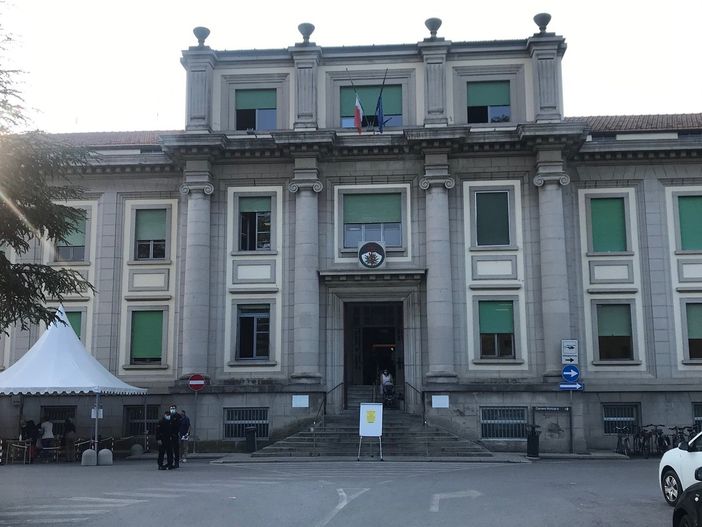 L'ospedale Carle di Cuneo L'ospedale Carle di Cuneo