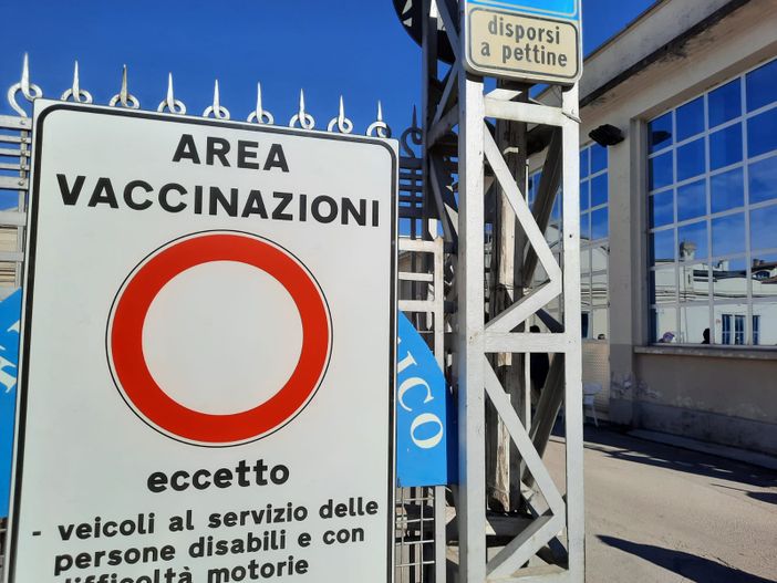 Centri vaccinali Asl CN1: restano aperti Borgo e Savigliano, il Movicentro di Cuneo e il Pala CrSaluzzo dismessi il 20 novembre