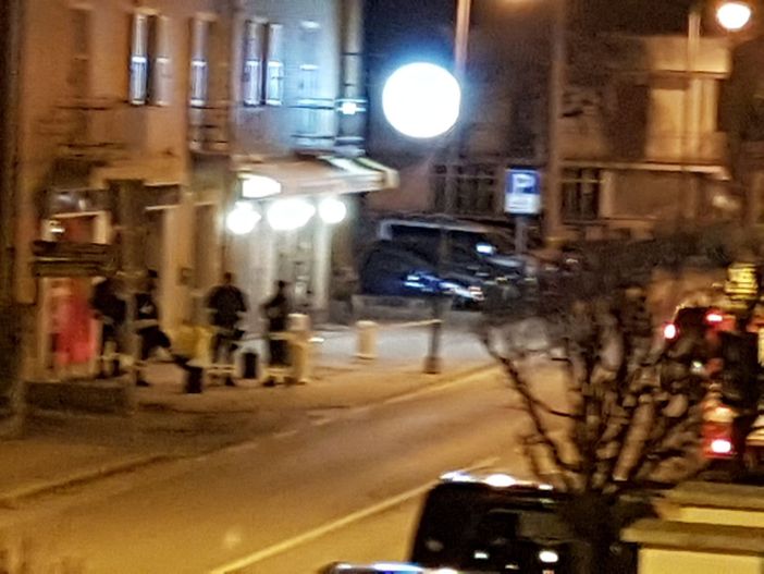 Palo della luce piegato a Borgo San Dalmazzo, intervento dei vigili del fuoco