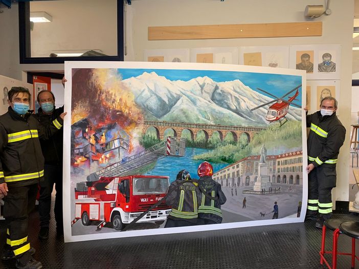 L'omaggio degli studenti del liceo artistico di Cuneo ai vigili del fuoco della Granda