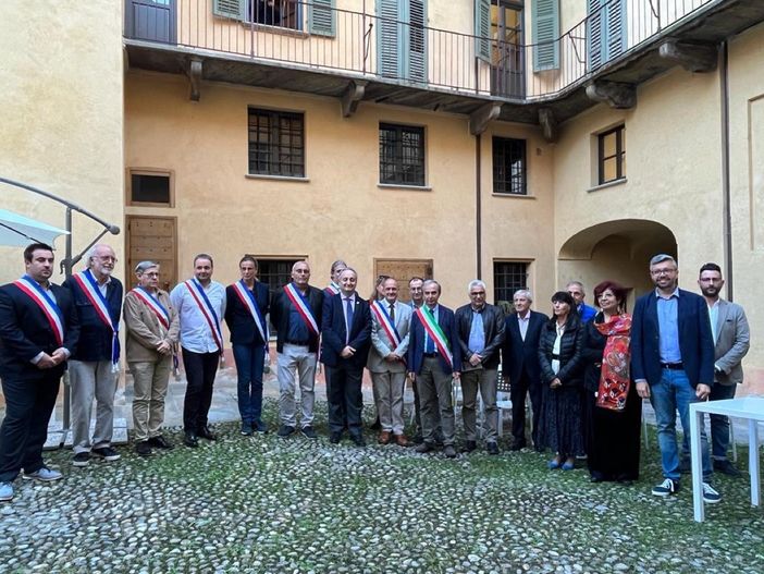 Un ponte tra Bra e la Provenza: siglato il patto di amicizia con Tourrettes-sur-Loup