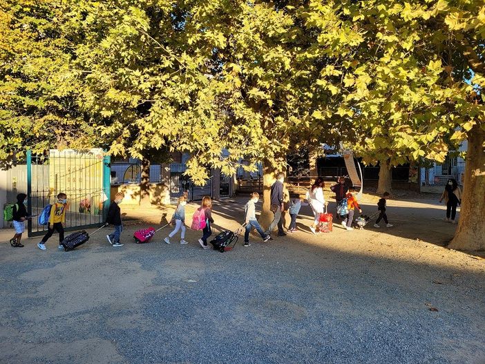 Tutti gli studenti della “Montalcini” a scuola con il Pedibus Tutti gli studenti della “Montalcini” a scuola con il Pedibus