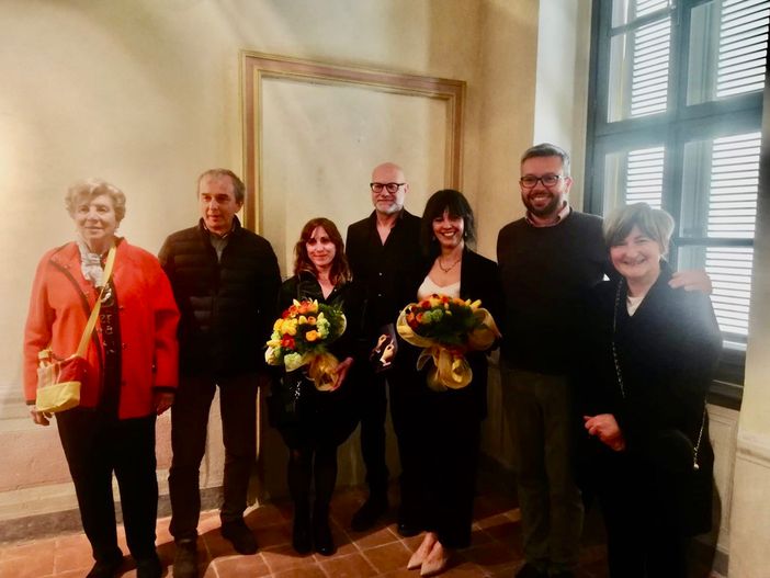 Inaugurata a Bra la personale "Emozionale" dell’artista Gery Ewens [VIDEO]