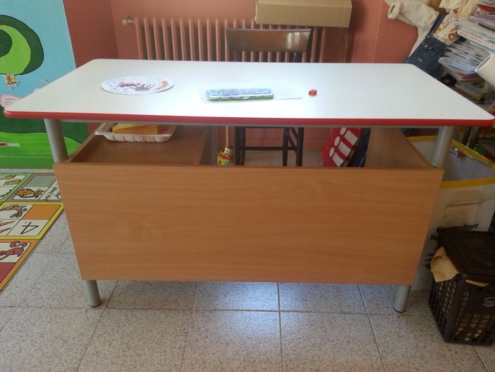 La cattedra donata alla Materna