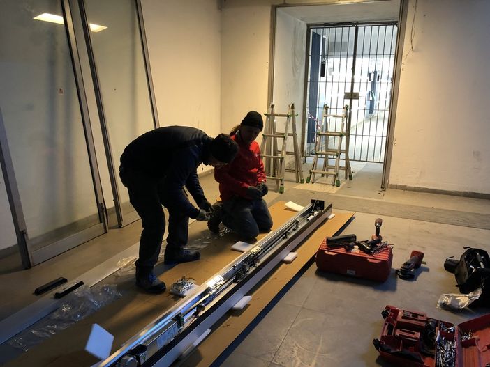 Al Movicentro di Fossano installata una porta a vetri motorizzata Al Movicentro di Fossano installata una porta a vetri motorizzata