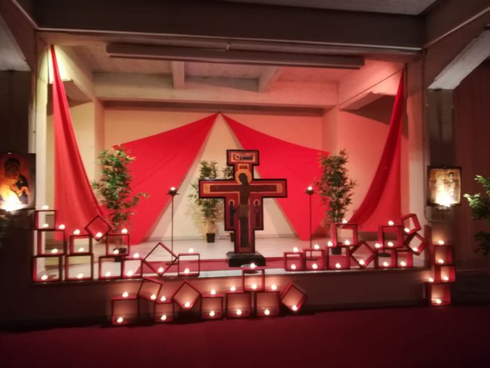 Preghiera in stile Taizé nella cripta del Santuario della Madonna dei Fiori di Bra