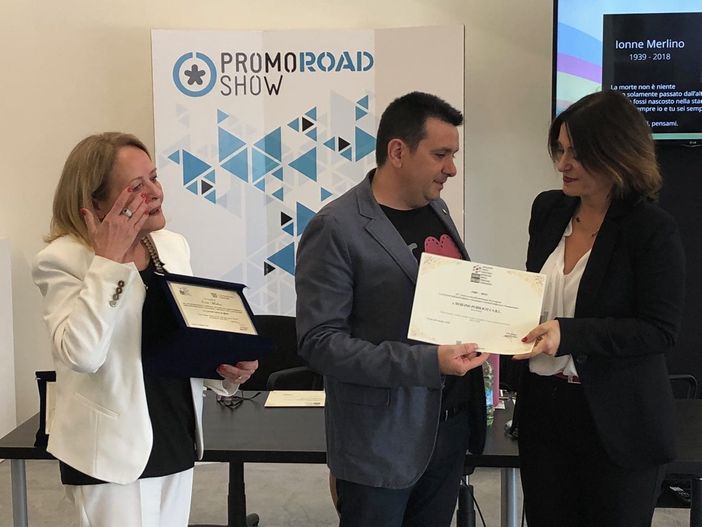 Premiata a Parma la famiglia Merlino della storica azienda di Ceva in memoria di Jonne, la figlia Patrizia "Siamo orgogliosi come figli di avere avuto un padre così" Premiata a Parma la famiglia Merlino della storica azienda di Ceva in memoria di Jonne, la figlia Patrizia "Siamo orgogliosi come figli di avere avuto un padre così"