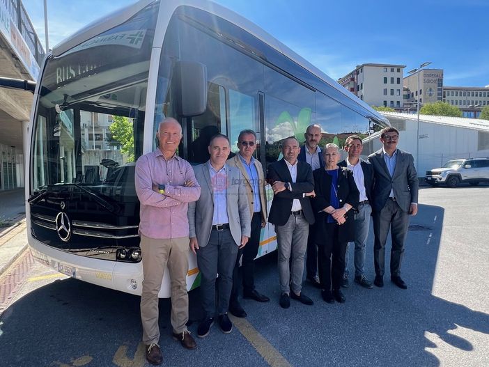A Cuneo arrivano gli autobus completamente elettrici: inaugurato il primo di 12 nuovi mezzi [VIDEO]