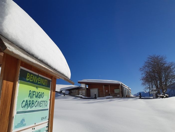 Il rifugio Carbonetto innevato, foto da Facebook