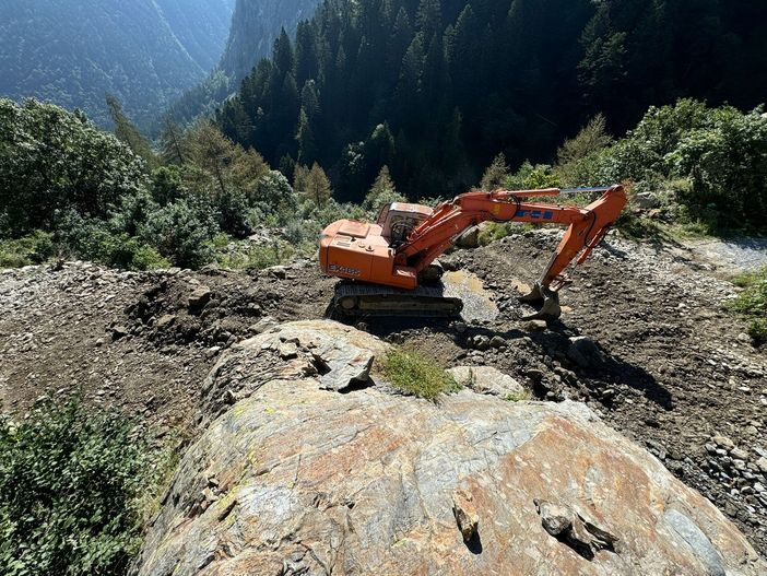 Piana del Valasco, in soli tre giorni messi in sicurezza i sentieri danneggiati dalle frane dei giorni scorsi Piana del Valasco, in soli tre giorni messi in sicurezza i sentieri danneggiati dalle frane dei giorni scorsi