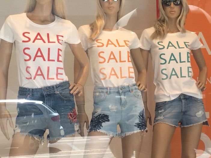 Bra: parcheggi gratis per l'arrivo dei saldi