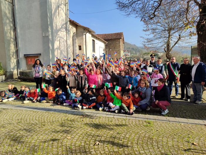 Sale Langhe ha commemorato il IV Novembre insieme alle scuole: "Riflessioni di speranza per una pace duratura" Sale Langhe ha commemorato il IV Novembre insieme alle scuole: "Riflessioni di speranza per una pace duratura"